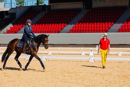 Danielle Ffrench enjoying her protocol test with Roger. © Dana Krause