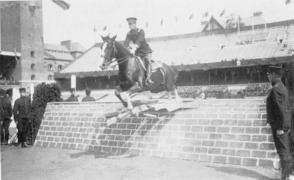 Guy Henry, who became a future FEI President, jumping at the Olympics © FEI