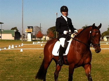Jane competing a young Des.