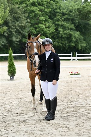 Jaye Barnesby-Buie and Querida-Quamira claimed bronze in the the Level A Dressage (D04) with a score of 70.6%.