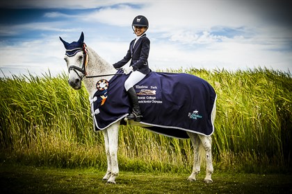Katya Bathurst and Blue Dust Chardonnay, winners of the Interschools Overall Novice Championship.