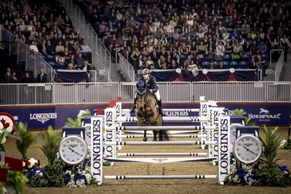 Daniel Coyle and Legacy, winners of the Longines FEI Jumping World Cup™ NAL 2022/2023 in Toronto, Canada.  © FEI/Mackenzie Clark