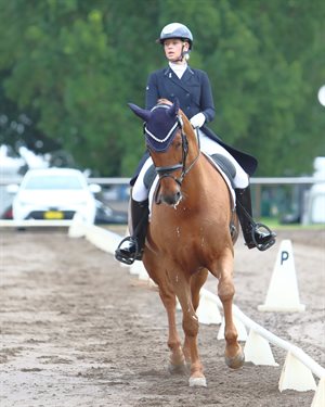 Maddie Vallender and Rubinell, CDI-J Individual Test winners. Image: Roger Fitzhardinge