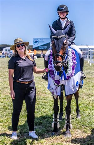 Sarah Weiss and Waratone accept their championship title from Racing Victoria's Laura Reid. © Australian Jumping
