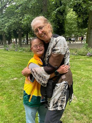 Sui Watts with her mum, Janett. Image supplied.